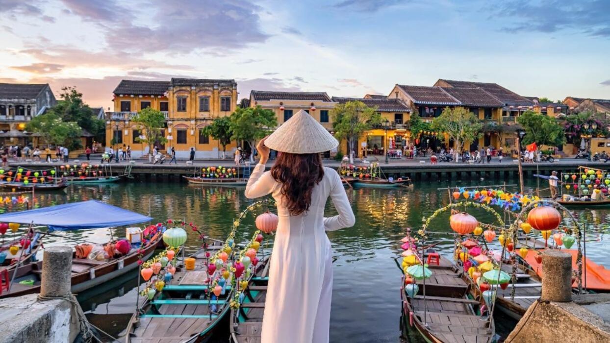 Dom Hostel Hoian Old Town Location Хойан Экстерьер фото